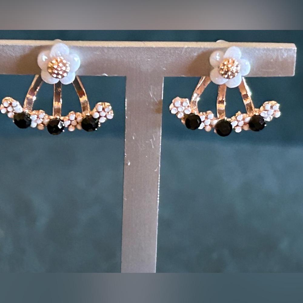 HUGE BUNDLE SALE! FLOWER STUDS/CRYSTAL/BLACK DANGLE JACKETS EARRINGS NEW!